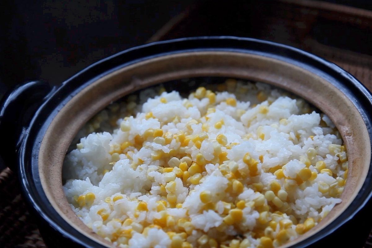 Corn Rice in Donabe (Japanese Clay Pot) JAPONISM LIFESTYLE